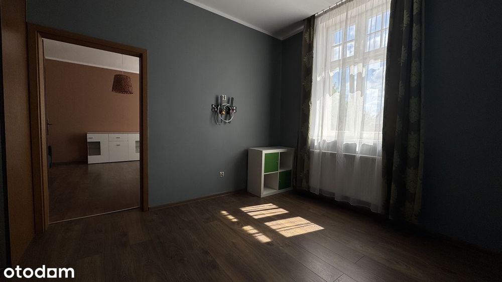 Przestronne mieszkanie w kamienicy z balkonem