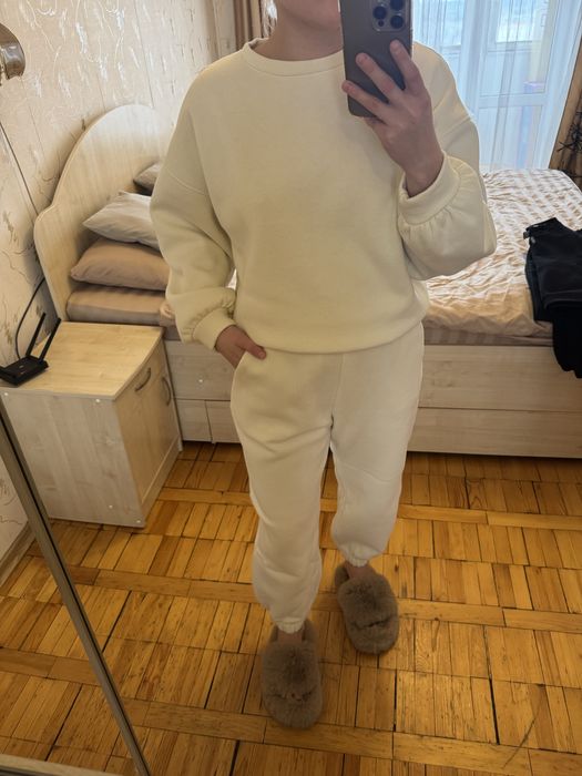 Молочний спортивний кослюм reserved