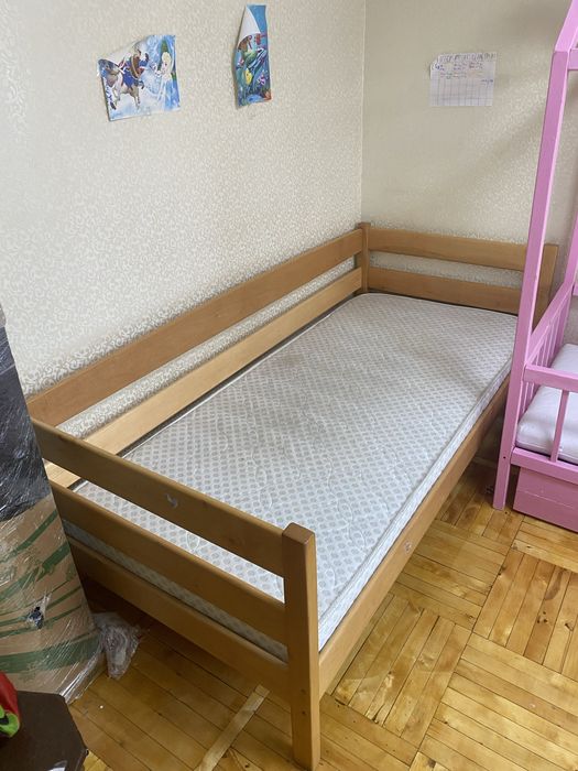 Продам односпальную кровать  с матрасом