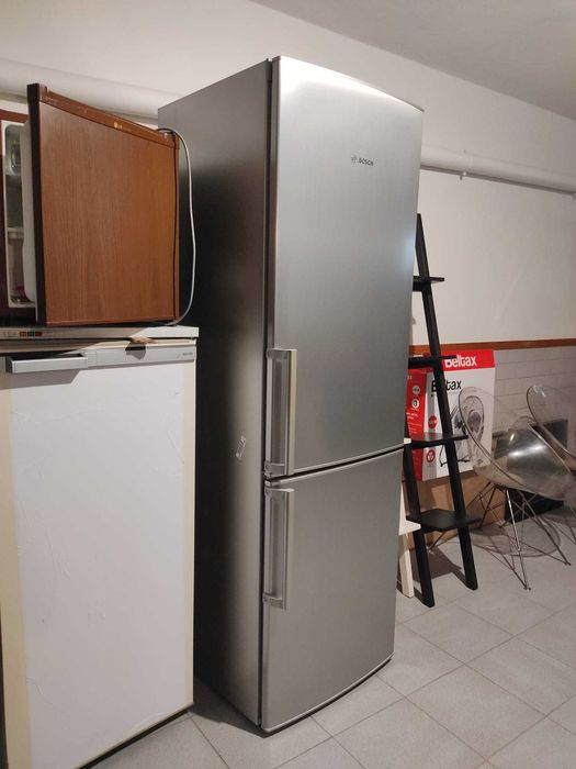 Frigorífico Combinado Bosch No Frost Inox (2m) – Como Novo