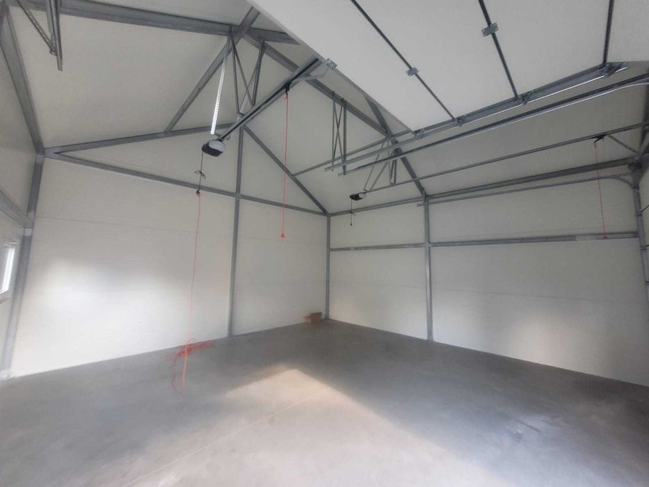 Garaż 7m x 7m , kąt dachu 30 stopni - Płyta Warstwowa