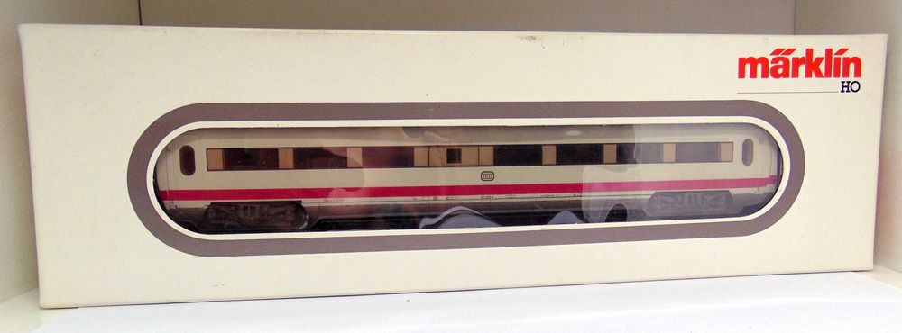 Проміжний вагон експрес потягу BR 410 ICE Marklin 4171, H0 (1:87).