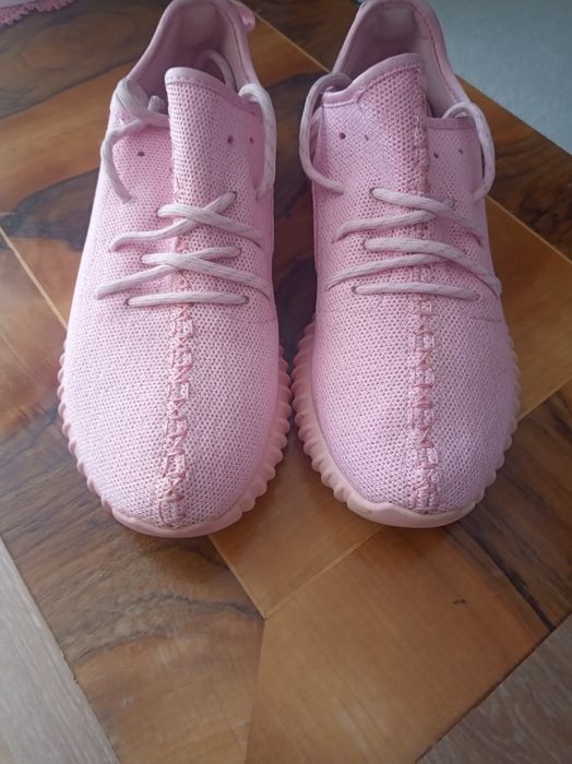 Продам женские кроссовки.Раз 38.