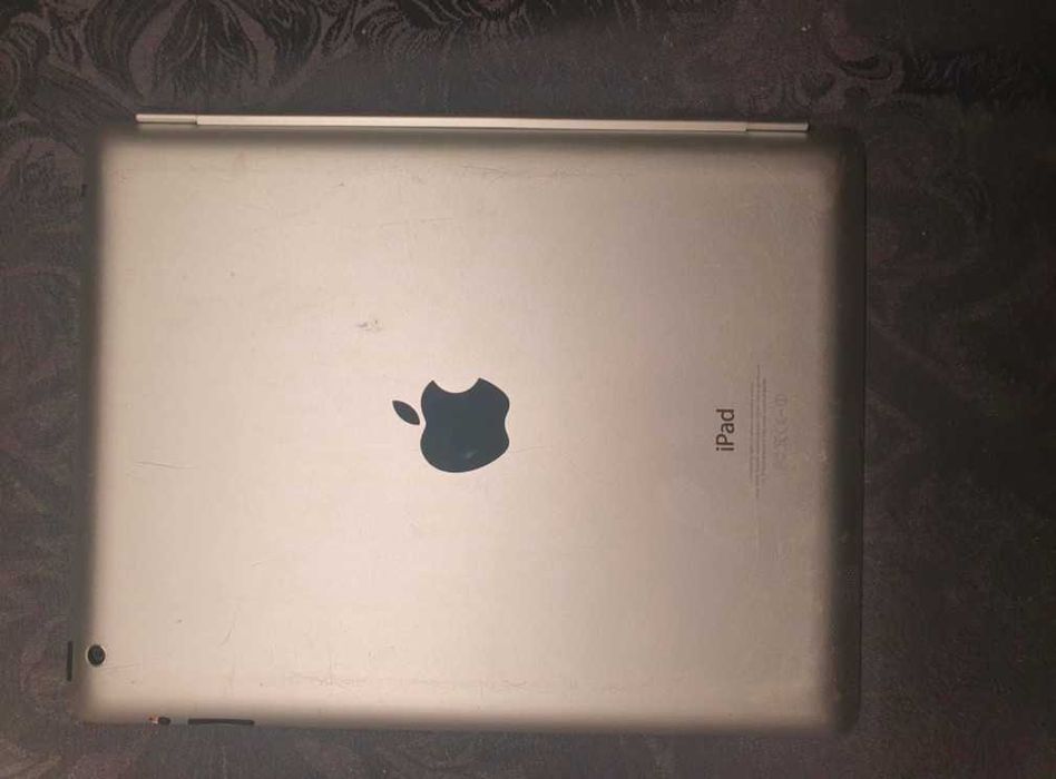 iPad 4th Generation + Extras64585896240130121