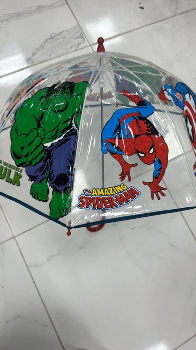 Vários guarda chuva de criança Disney