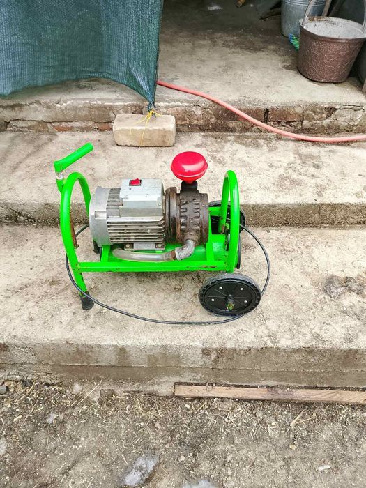 Продам доїльний апарат