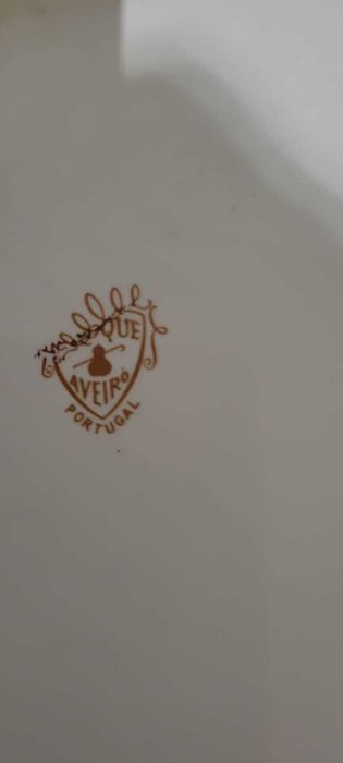 Antiga Terrina em Faiança de Aveiro Decoração Floral e Ouro  Século XX