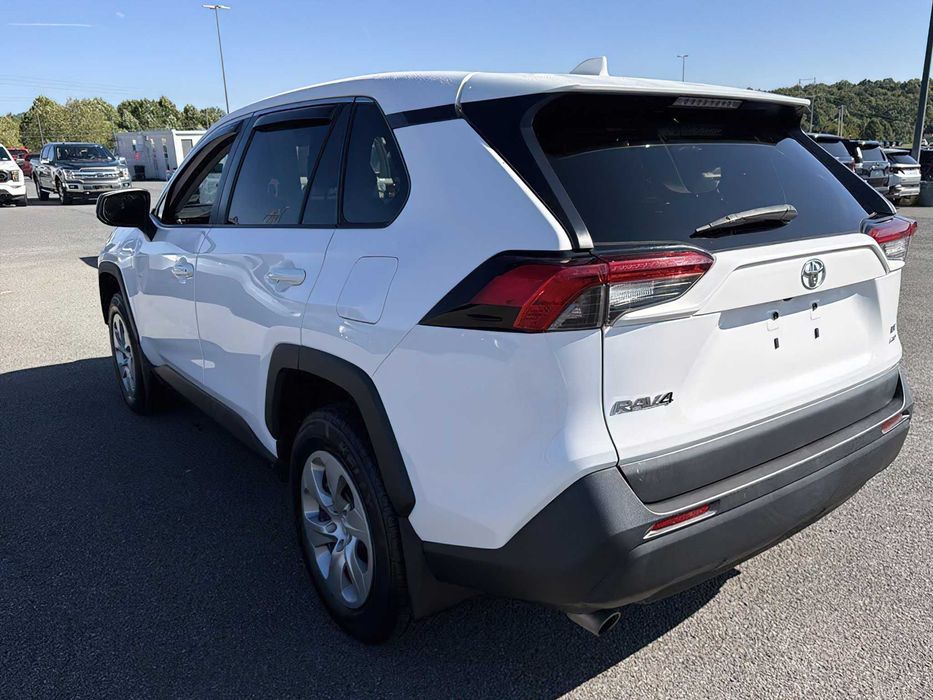 Toyota RAV4      2021