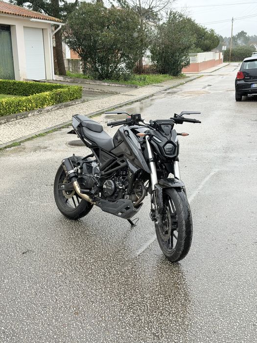 Voge 125r com extras