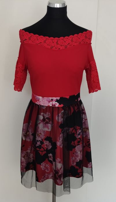 Sukienka hiszpanka z tiulową wstawką 40 / 42

Wszyte miseczki. Góra l