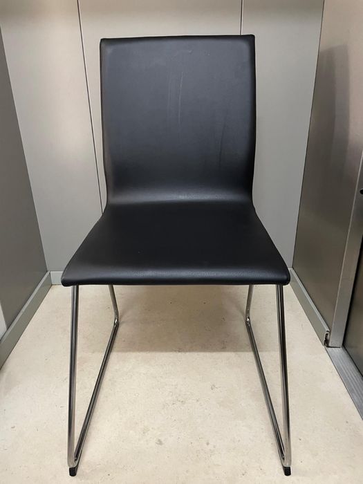 Cadeira em pele sintetica