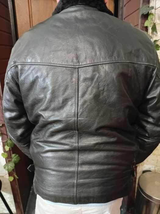 Шкіряна зимова куртка HUGO BOSS.