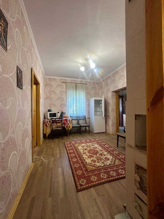 Продаж 1/2 частини будинку в с.Анисів з ремонтом та 7 сотками землі!