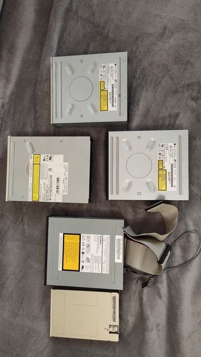 DVD - привід комп'ютера.