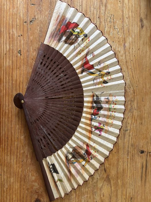 Leque antigo pintado a mao