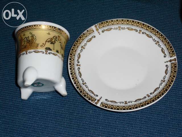 Cafeteira, chavena e pires, porcelana