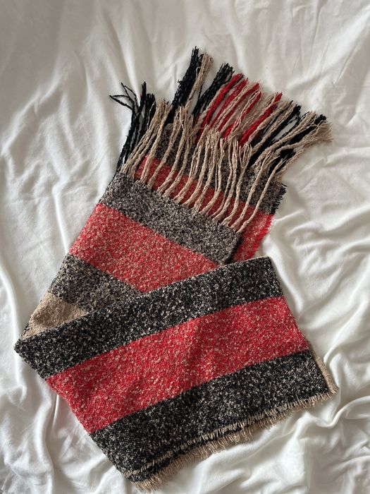 Szalik zimowy stradivarius czarno beżowo czerwony