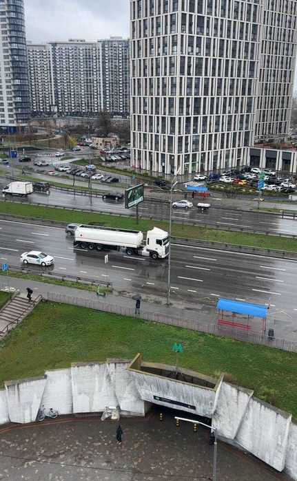 Продаж торгового приміщення на проспекті Бажана Осокорки Славутич