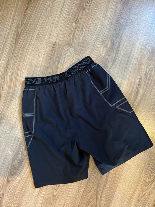 спортивні шорти nike pro