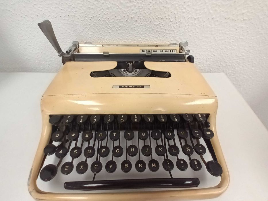 Máquina de escrever Olivetti Pluma 22