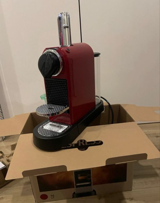 Máquina Nespresso CitiZ C113 - cor cherry