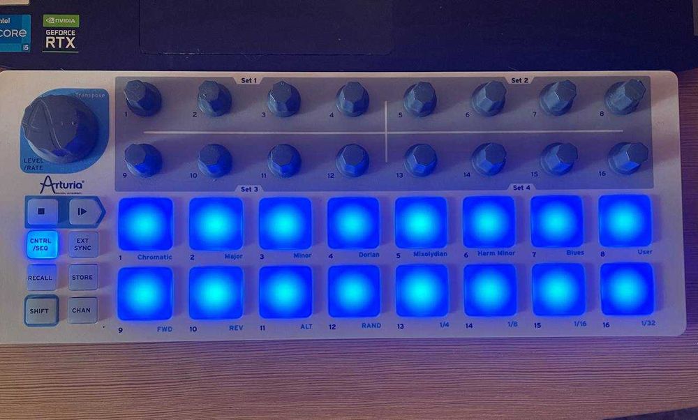MIDI-контролер Arturia BeatStep