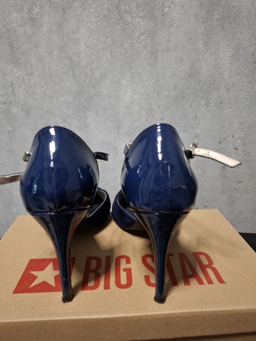 Szpilki jubuk/lakierem r.38 Big Star granatowe