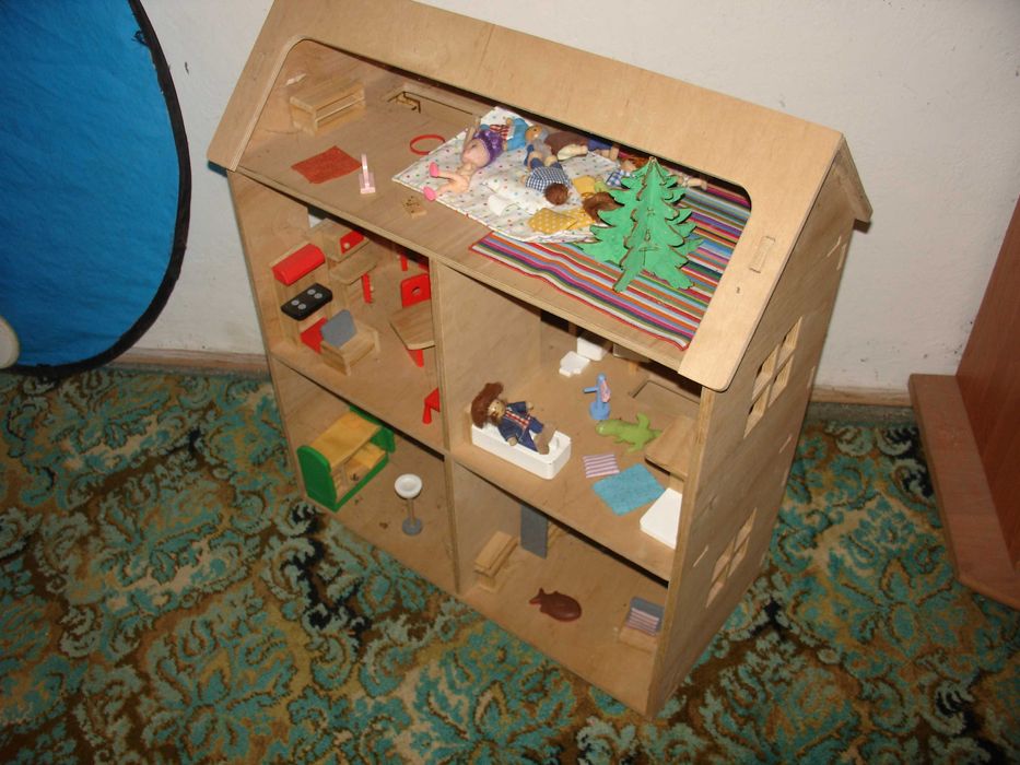 Domek drewniany dla lalek