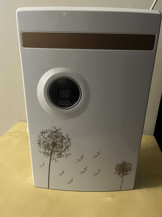 Nowoczesny osuszacz powietrza z wyświetlaczem LCD