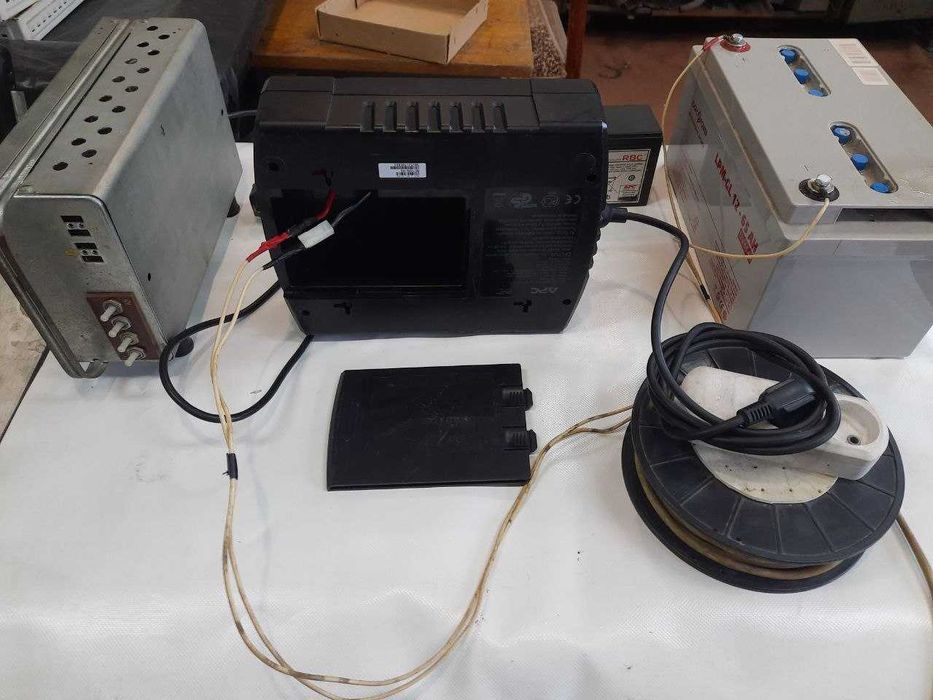 APC Back-UPS ES 700 Iнвертор безперебійник  700 VA 405 Вт.