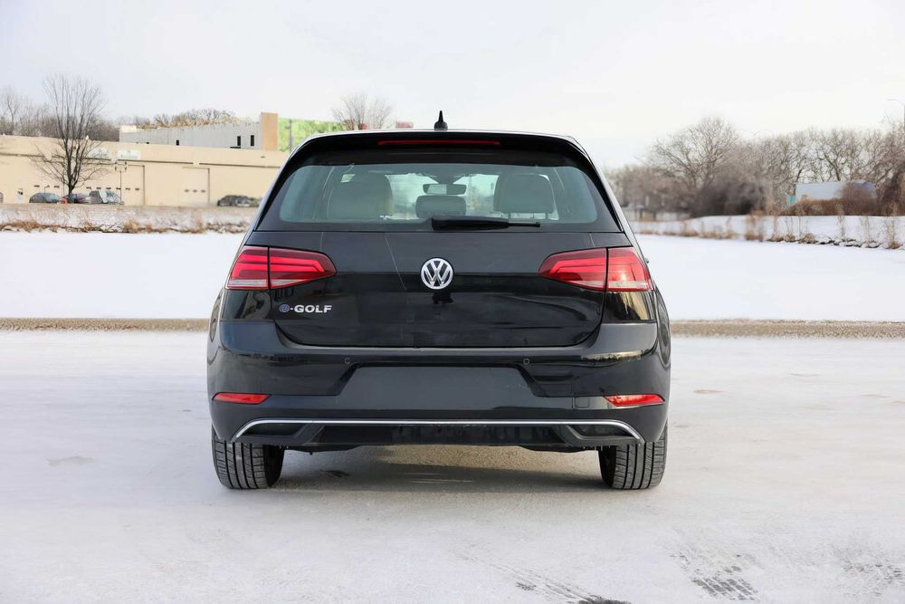 Volkswagen e-Golf      2019