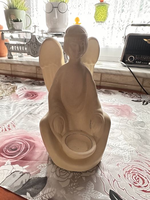 Anioł siedzący