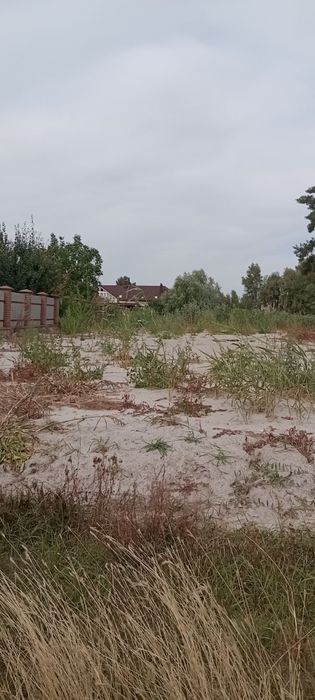 Земельна,чудова ділянка коло води !