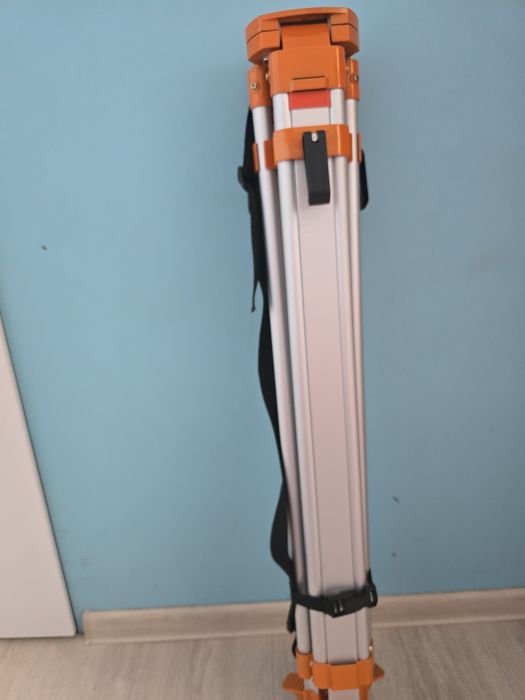 Statyw do niwelatora