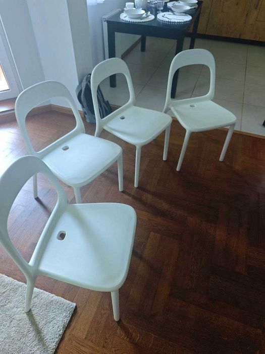 Krzesła plastikowe 4 szt.