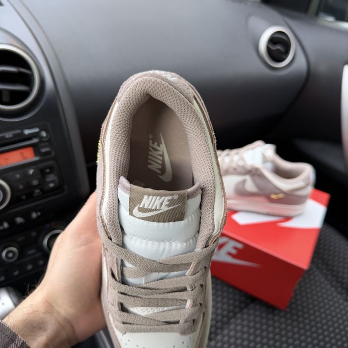 Жіночі бежеві з білим кросівки найк данк  Nike SB Dunk Low Sail Beige