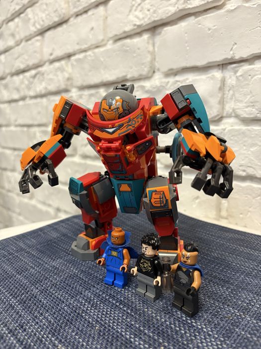 LEGO Marvel 76194 Залізна Людина Тоні Старка на Сакаарі