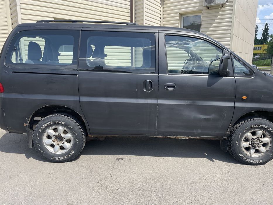 Hyundai H1. 4x4   3 000$