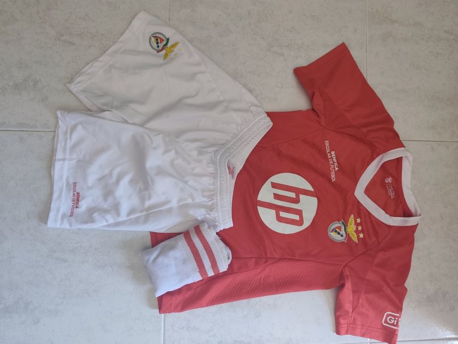 Equipamento escola Benfica 10 anos - 140cm