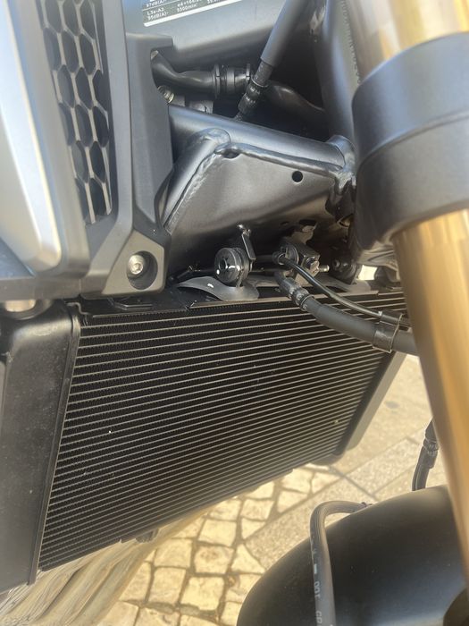 Honda CB 650 R como nova