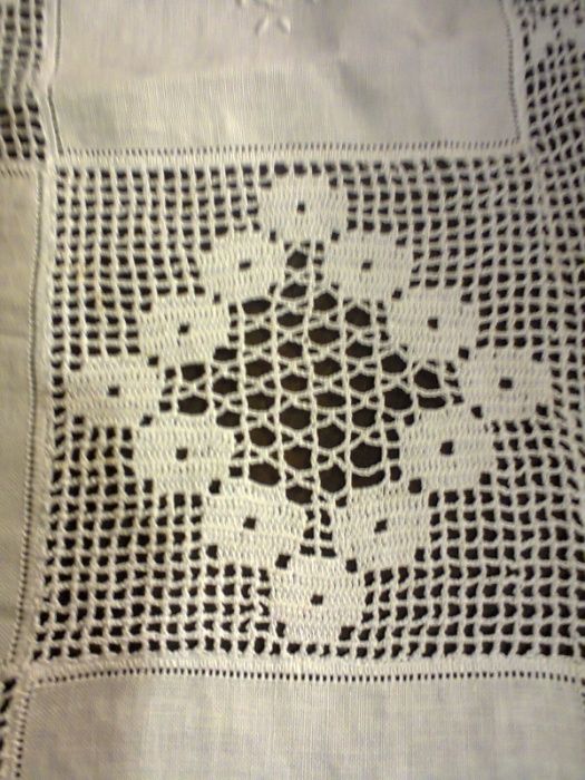 Toalha de mesa em linho e croché