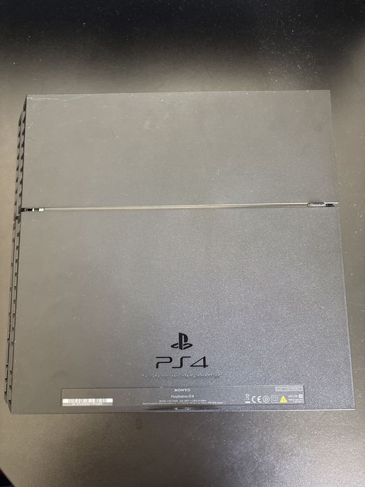 Ps4 + 7 jogos ps4 + suporte ps4 e 2 comandos com carrgador embutido