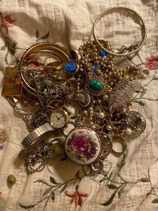 Приймаю біжутерію на переробку