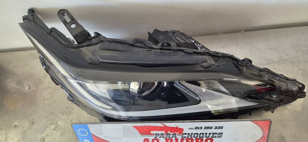 Farol direito  lexus es300h (2018-2024)