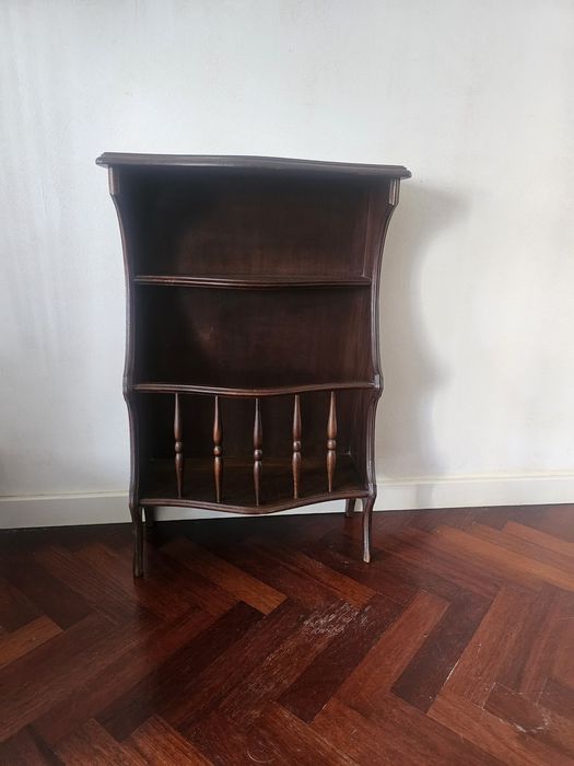 Armário pequeno castanho