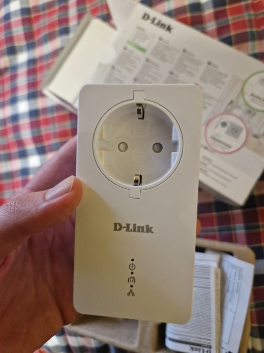 D-Link AV2 1000 HD Powerline Passthrough Starter Kit