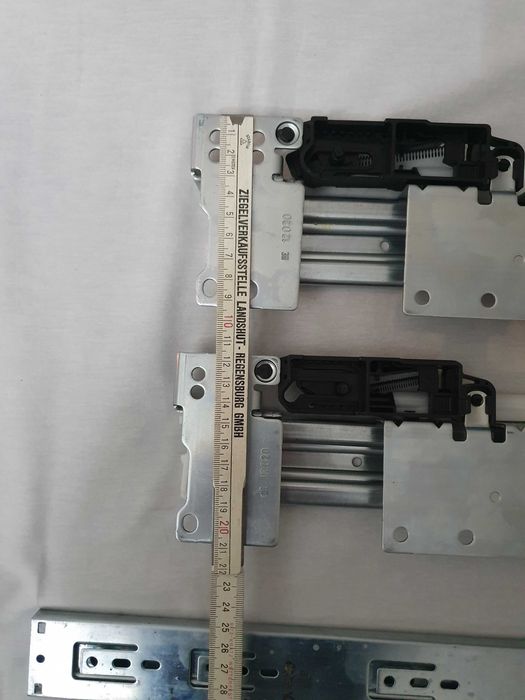 Направляющая шариковая  для мебельных полок.