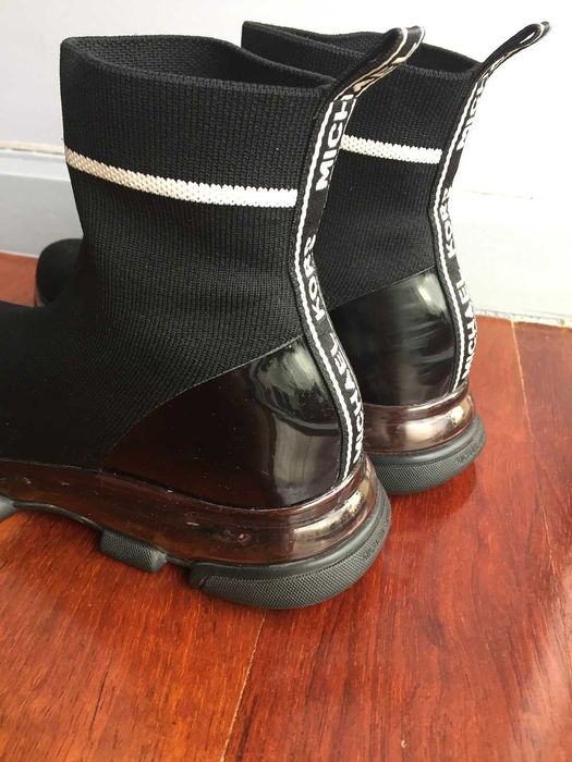 Botins pretos tecido --- MICHAEL KORS -- nr. 35 ( Modelo: Kendra )