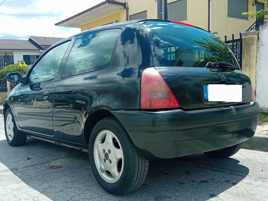Renault Clio 1.2 Gasolina • 170 mil km • Bom Estado