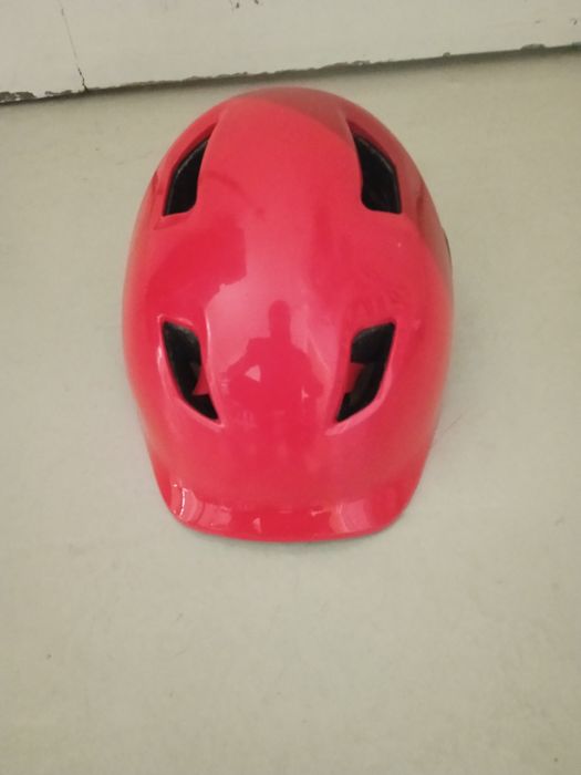 Capacete vermelho da Btwin